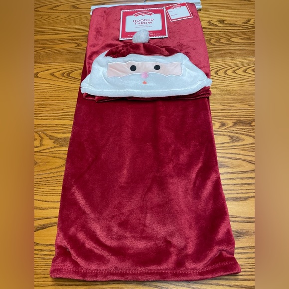 New Soft Hooded Santa
Plush Throw - Picture 1 of 5
